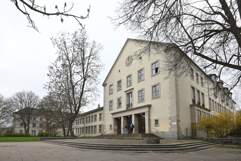 Das Gebäude der Annenschule wird ab Sommer saniert. Über die Verlegung der Grundschule stimmt am 10. Mai der Stadtrat ab.