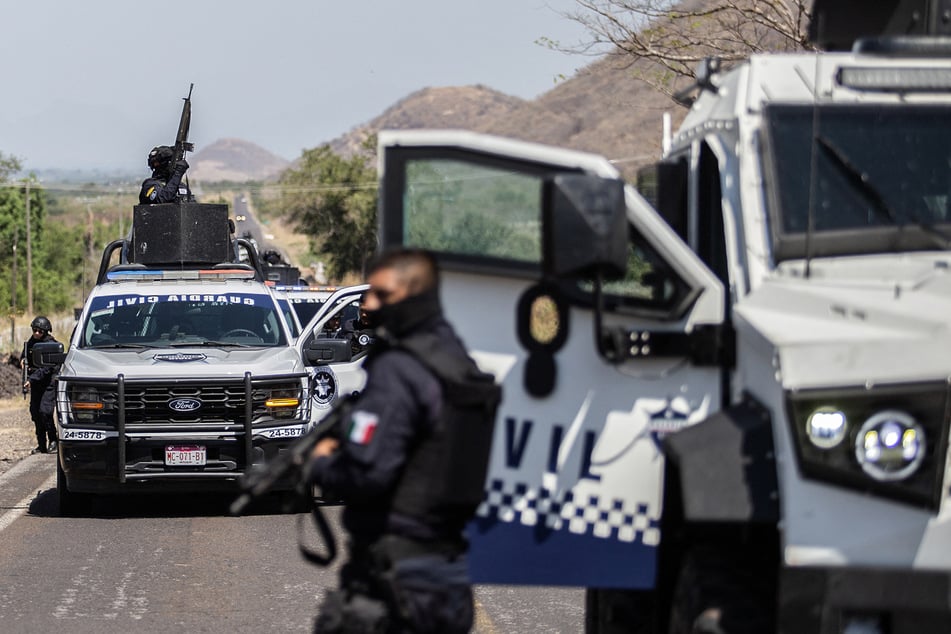 Mexican authorities and the CIA have rejected claims that the Trump administration is operating a secret anti-cartel war in Mexico.