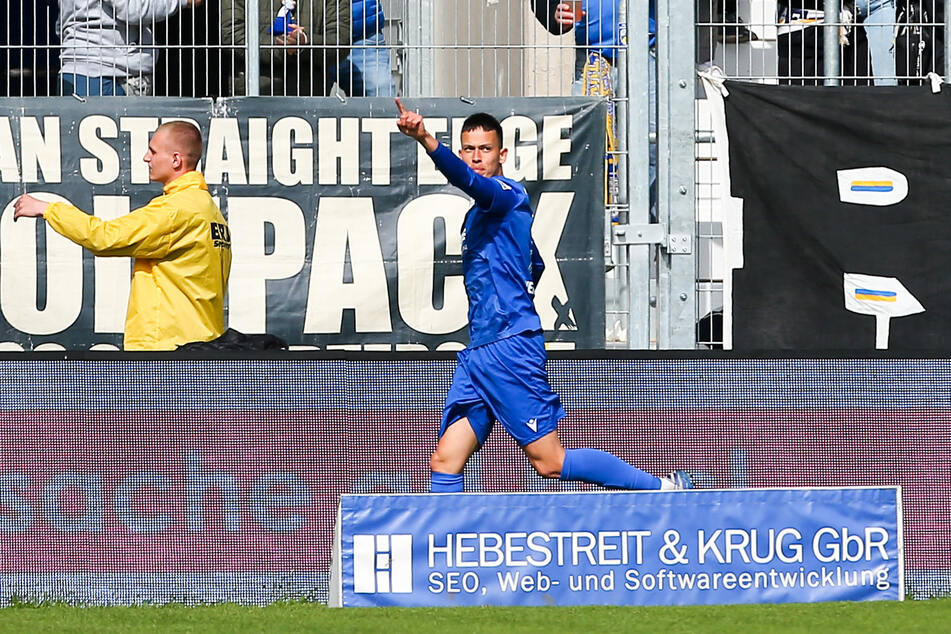 Bereits nach sieben Minuten ging Jena gegen den CFC in Führung: Pasqual Verkamp jubelt nach dem Treffer.