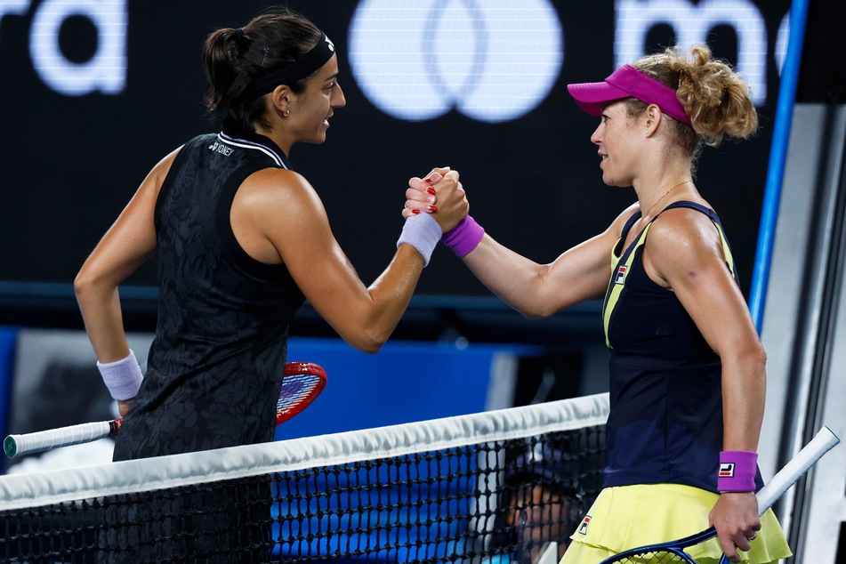 Despite a little friction, there was a fair handshake between Caroline Garcia (29) and Laura Siegemund (34) at the end of the match.