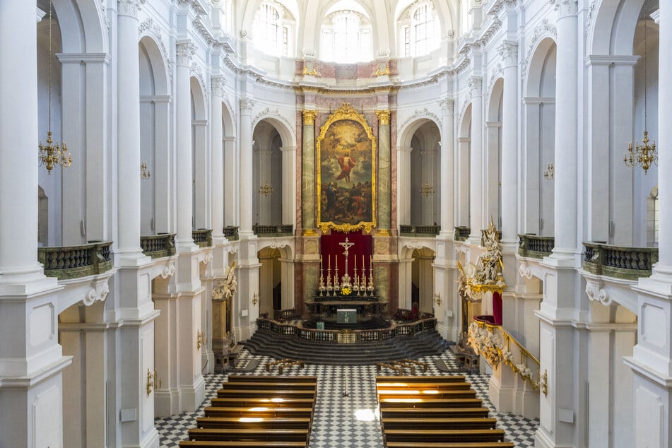 Die Kathedrale Ss. Trinitatis von innen.