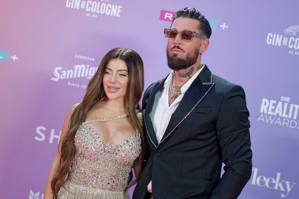 Das Reality-Paar hat sich im Sommer 2025 das Ja-Wort gegeben und geheiratet.