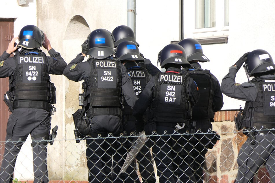 Eine Spezialeinheit wurde hinzugezogen. Diese musste schließlich jedoch nicht eingreifen.