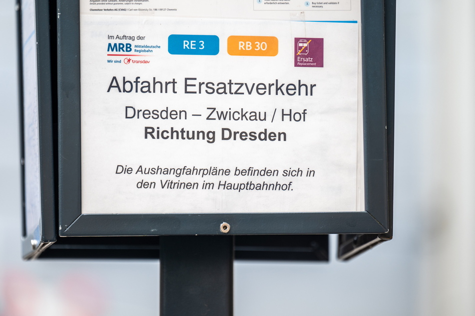 Wer von Dresden nach Zwickau oder Hof fahren möchte, muss künftig am Chemnitzer Hauptbahnhof in einen SEV-Bus umsteigen.