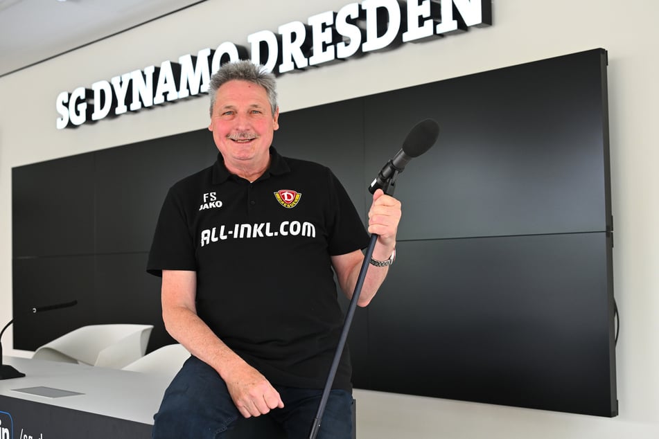 Ist bei jeder Pressekonferenz dabei: Frank Schmidt ist der Mann mit dem Mikrofon.