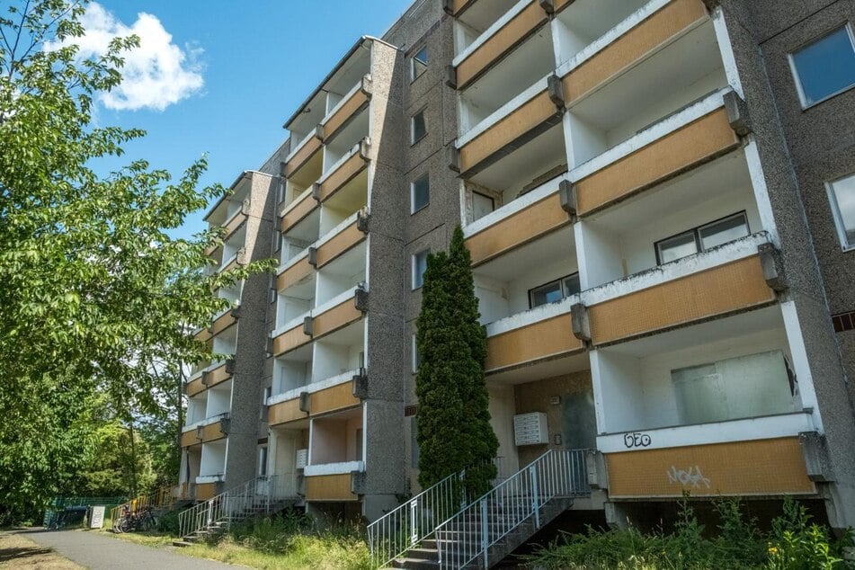 Dieser Plattenbau wurde provisorisch umgebaut, um das Forschungsprojekt Nukleuswohnen in der Realität zu proben.