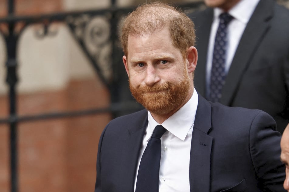 Insidern zufolge kann Prinz Harry (41) seine Vergangenheit in Großbritannien nicht vollständig hinter sich lassen.