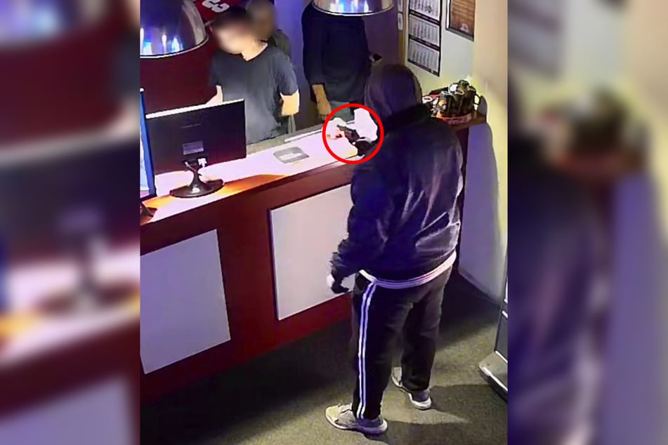 Immer wieder soll Sven K. (37) mit einem Revolver Spielotheken überfallen haben.