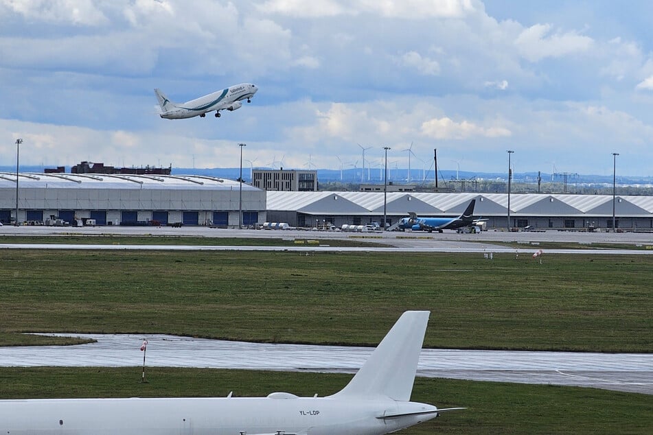 Kein Einzelfall! Mann wegen zu wenig Bargeld am Leipziger Flughafen abgeschoben