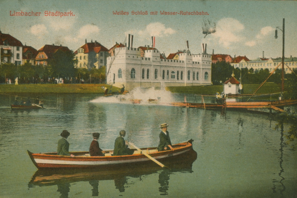 Eine Postkarte zeigt die malerische Vergangenheit des Stadtparks - hier das Weiße Schloss mit Wasser-Rutschbahn.