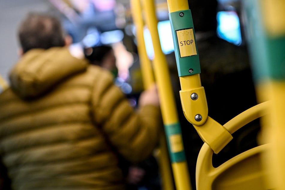 Nach einer Fahrkartenkontrolle im Bus eskalierte die Lage. (Symbolbild)