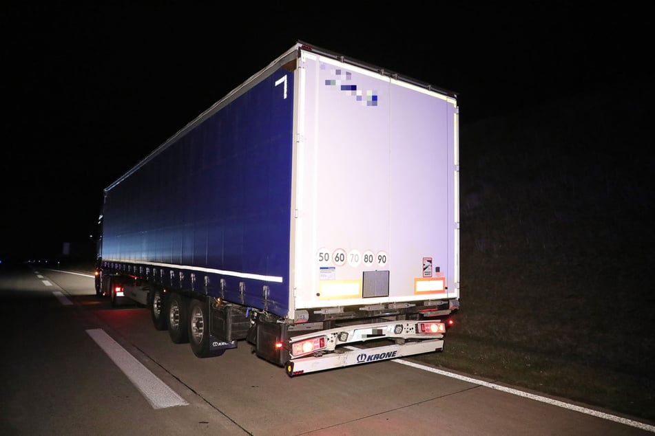 Das Ausweichmanöver eines Lkws hatte am Mittwochnachmittag auf der A17 einen Unfall zur Folge.