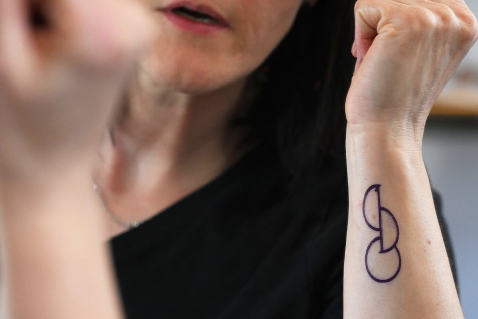 Unter die Haut: Mehr als 300 Tattoostudios deutschlandweit stechen das O.D.-Motiv ("organ donor") kostenlos.