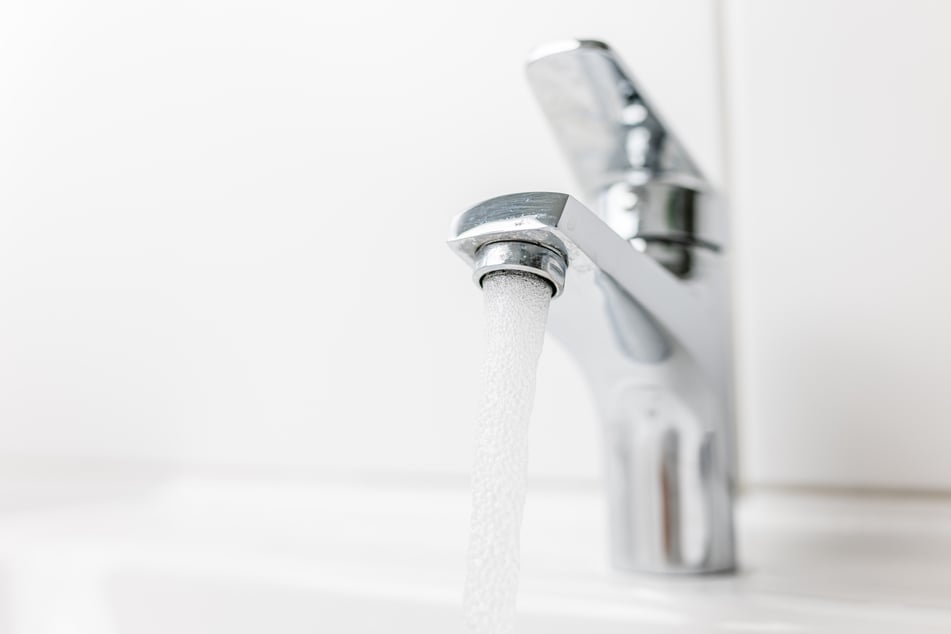 Aus den Wasserhähnen wird weiterhin Trinkwasser fließen, allerdings kein warmes. (Symbolfoto)