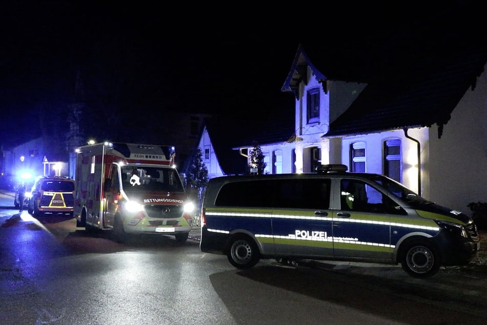 Ein Mann ist bei einem Streit in Bordesholm mit einer Armbrust schwer verletzt worden.