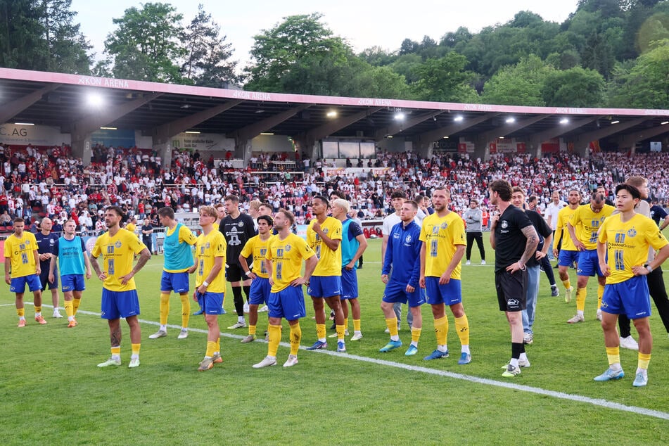 Bei den Lok-Spielern gab es nach dem erneut verpassten Aufstieg natürlich traurige Gesichter.