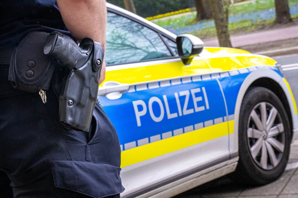 Die Düsseldorfer Polizei rückte nach den Zeugenhinweisen mit einem Großaufgebot zum Breidenplatz in Unterbach. (Symbolbild)