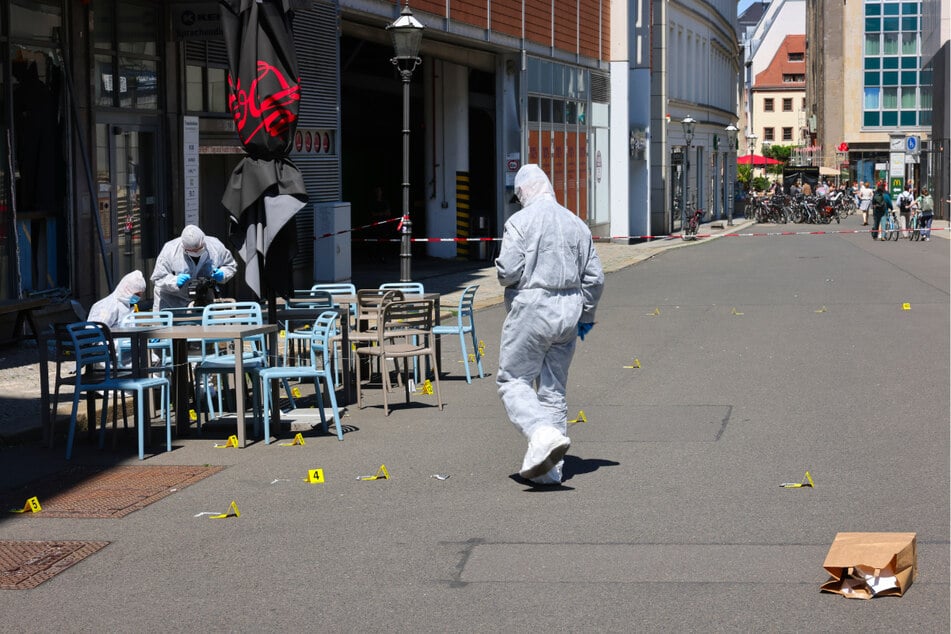 Auch am Nachmittag waren noch Ermittler vor Ort im Einsatz, um Spuren zu sichern.