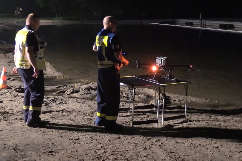 Die Retter suchten den Großensee auch mit Drohnen ab.