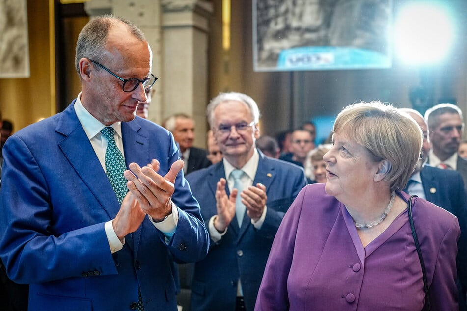 Nachdem die damalige CDU-Chefin Angela Merkel (70, r.) Friedrich Merz (69, l.) 2002 als Unionsfraktionschef verdrängt hatte, ist er jetzt zurück - mächtiger als je zuvor.