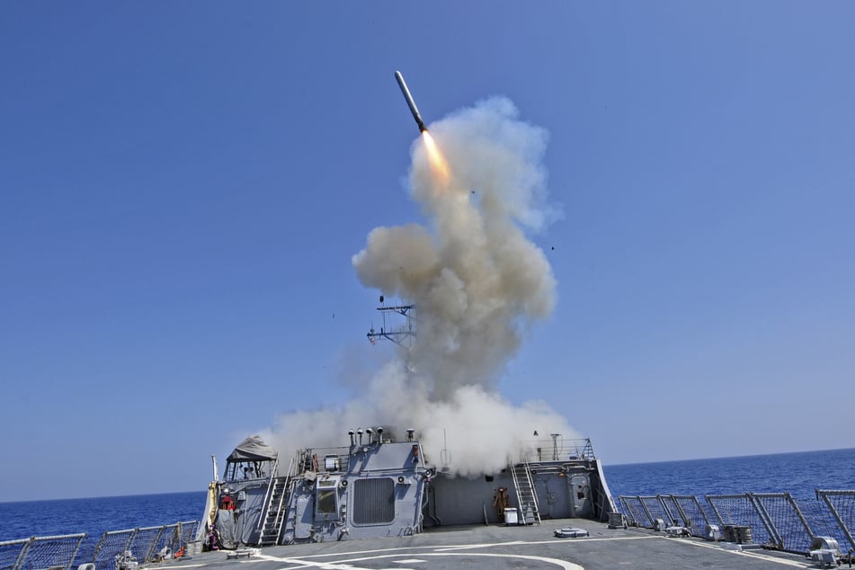 Der Lenkwaffenzerstörer USS Barry feuert eine Tomahawk ab. Die "Anthem"-Marschflugkörper sollen für die Bundeswehr eine preiswerte Alternative zum Tomahawk-System sein.