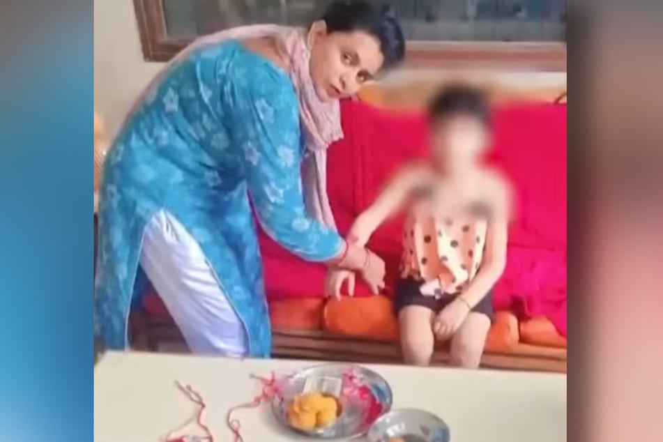 Hier ist die Serienmörderin mit einem Kind zu sehen.