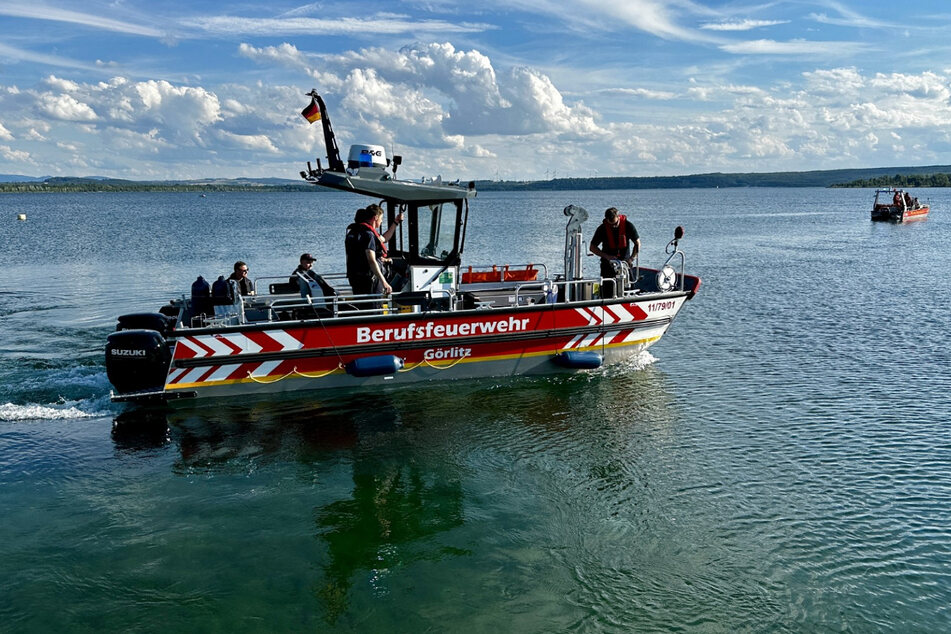 Dieses Boot der Görlitzer Feuerwehr suchte nach dem Ukrainer.