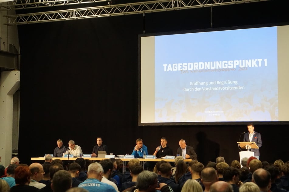Am Donnerstagabend fand in der Messe Chemnitz die Mitgliederversammlung des Chemnitzer FC e.V. statt.