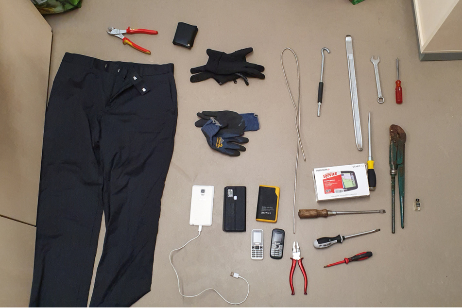 Ermittler haben bei den verdächtigen Männern (54 und 61) Einbruchswerkzeug gefunden und sichergestellt.