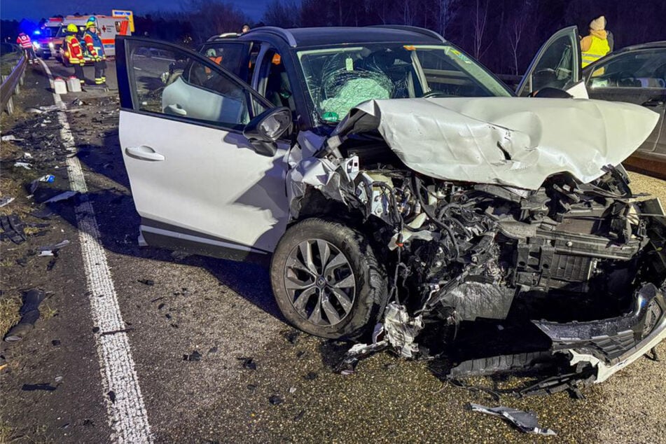 Trümmerfeld nach Frontal-Crash: Drei Schwerverletzte im Kreis Karlsruhe