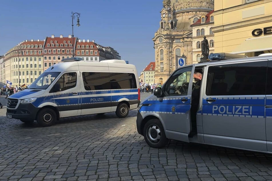 Am Nachmittag kommt es im Zuge eines Aufmarschs durch Dresden zu Verkehrseinschränkungen.