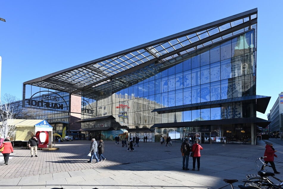 Werden die städtischen Ämter wie geplant 2027 vom Moritzhof in den Glasbau am Neumarkt ziehen?