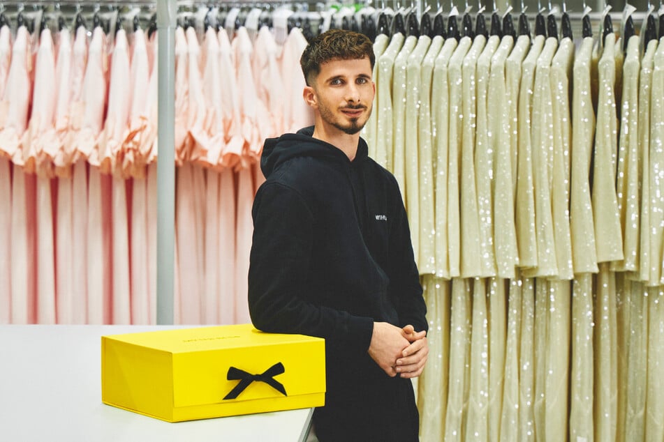 Am Logistikstandort in Leipzig/Halle sucht MYTHERESA Mitarbeiter fürs Lager (w/m/d).