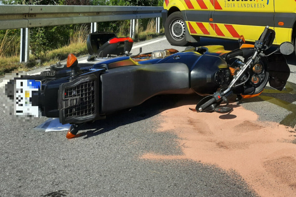 Rettungshubschrauber auf der S95 im Einsatz! Motorradfahrer stürzt schwer