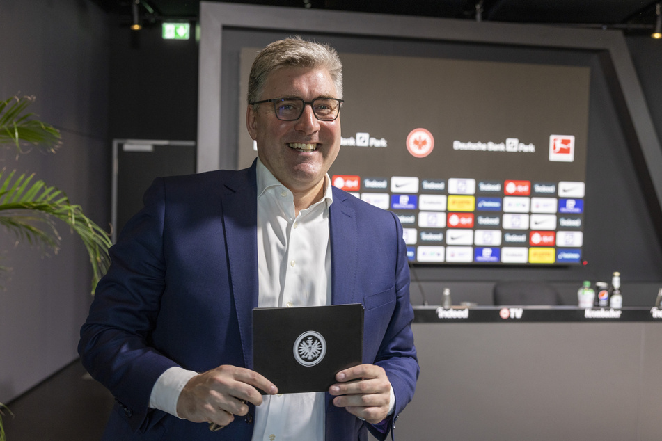 Eintracht Frankfurts Vorstandssprecher Axel Hellmann (52) konnte über die Bestechungsvorwürfe anderer Fangruppen nur lachen.