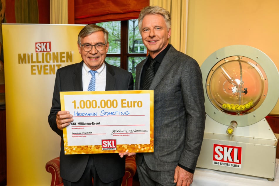 Im alles entscheidenden Finale wurde Hermann Starting (71, l.) von Jörg Pilawa (60) zum Sieger gekürt.