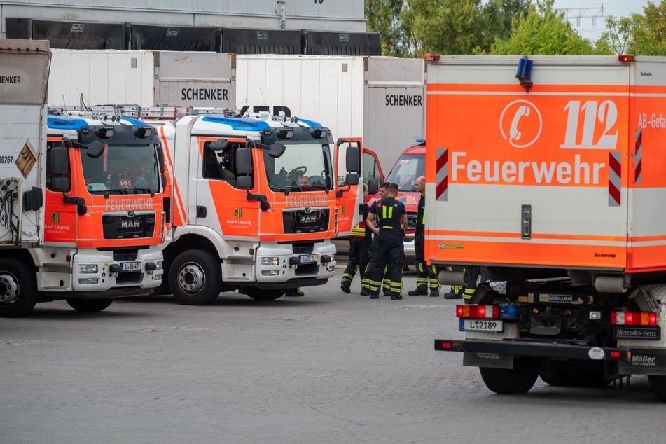 Wie es zum Austritt des Gefahrguts kam, war zunächst noch unklar.