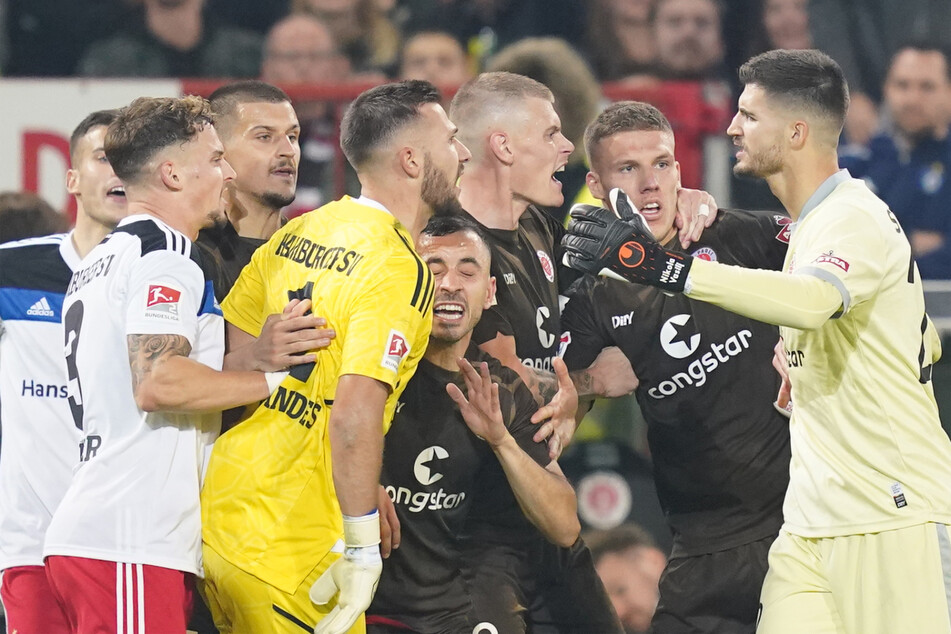 An Emotionen mangelt es nie, wenn der HSV und der FC St. Pauli im Hamburger Stadtderby aufeinandertreffen. (Archivfoto)