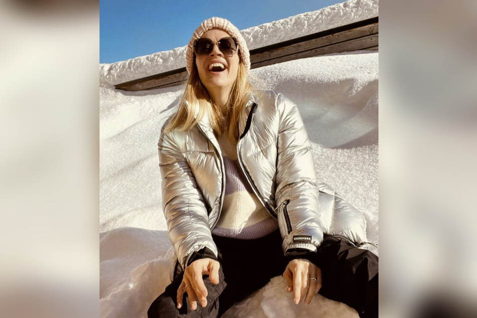 Nina Bott (44) spielt im Schnee. Sehen wir sie bald auf Heidi Klums (48) Laufsteg?