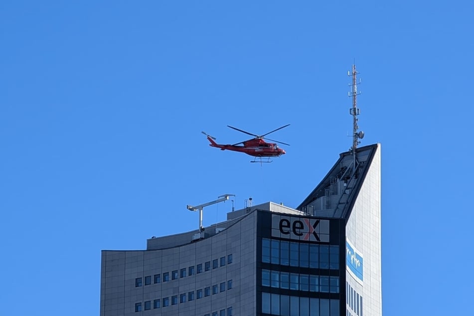 Immer wieder war der rote Heli zu sehen.