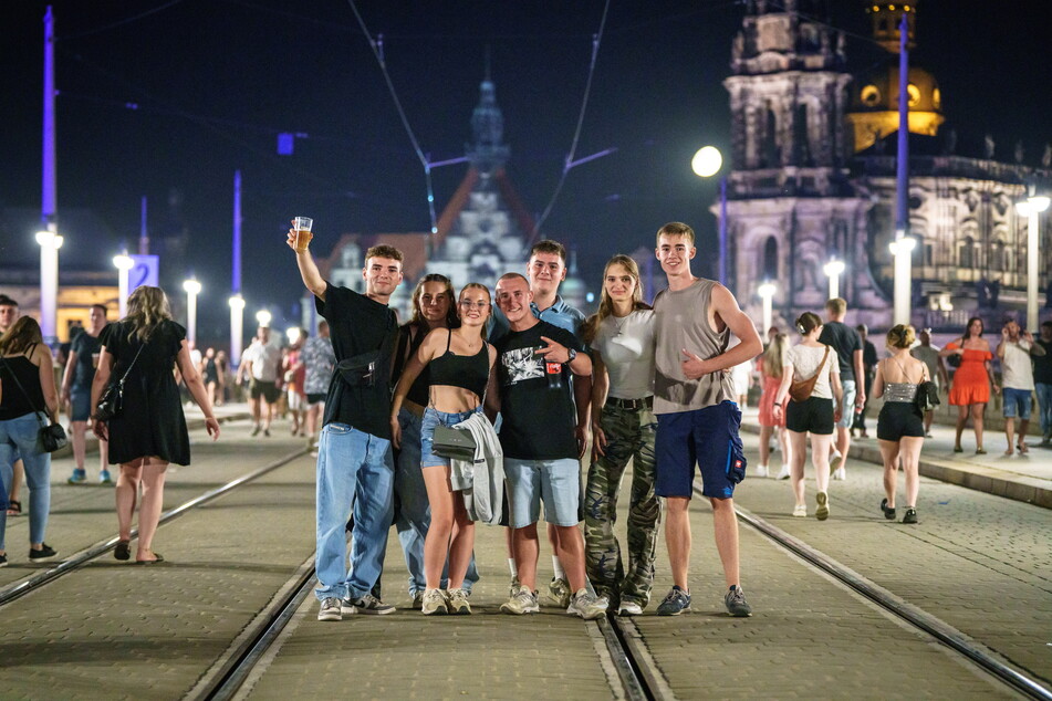 Die Stimmung ist bei Jung und Alt bestens – Dresden weiß zu feiern!