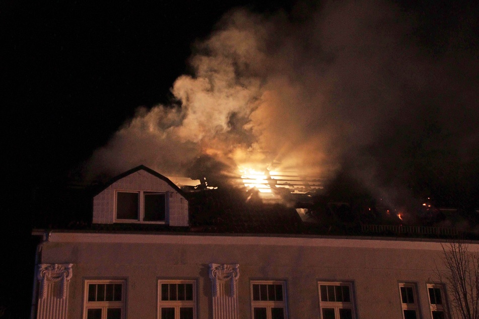 Bei dem Brand im Westen Mecklenburg-Vorpommerns wurden mehrere Menschen teils schwer verletzt.