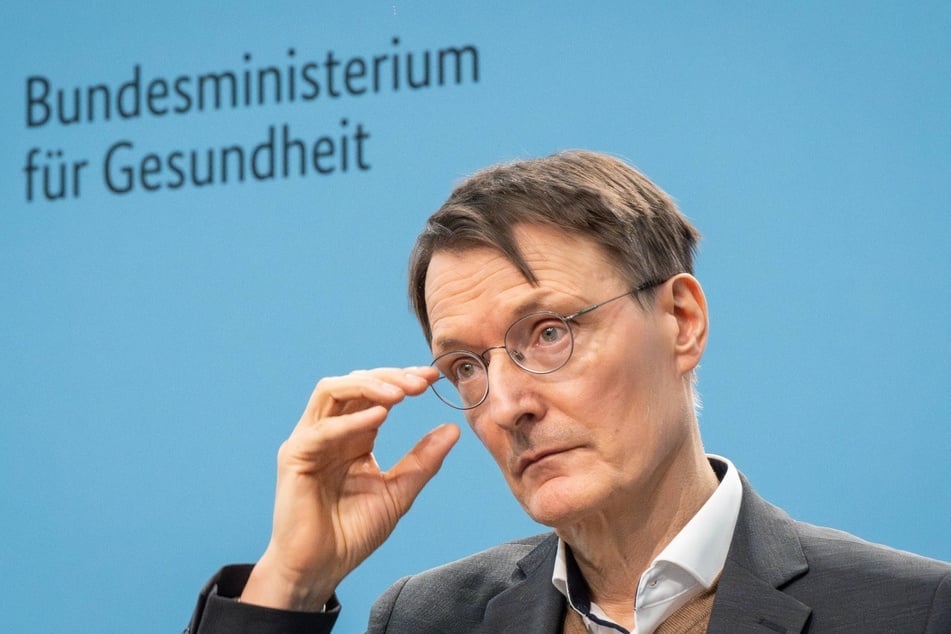 Bundesgesundheitsminister Karl Lauterbach (60, SPD) hat erste Neuerungen angekündigt.