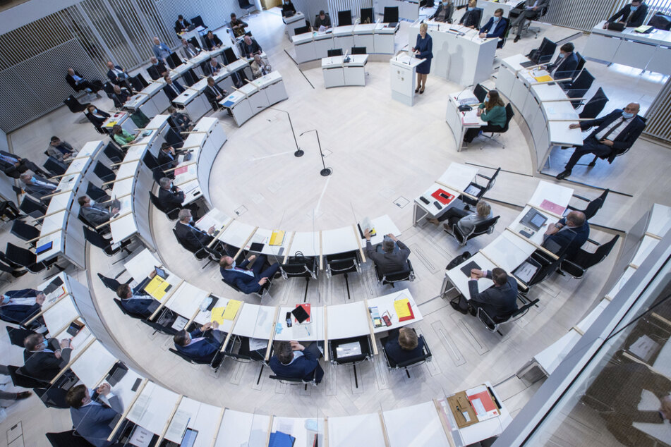 Die Fraktions-Zugehörigkeiten im Landtag veränderten sich in den vergangenen fünf Jahren deutlich.