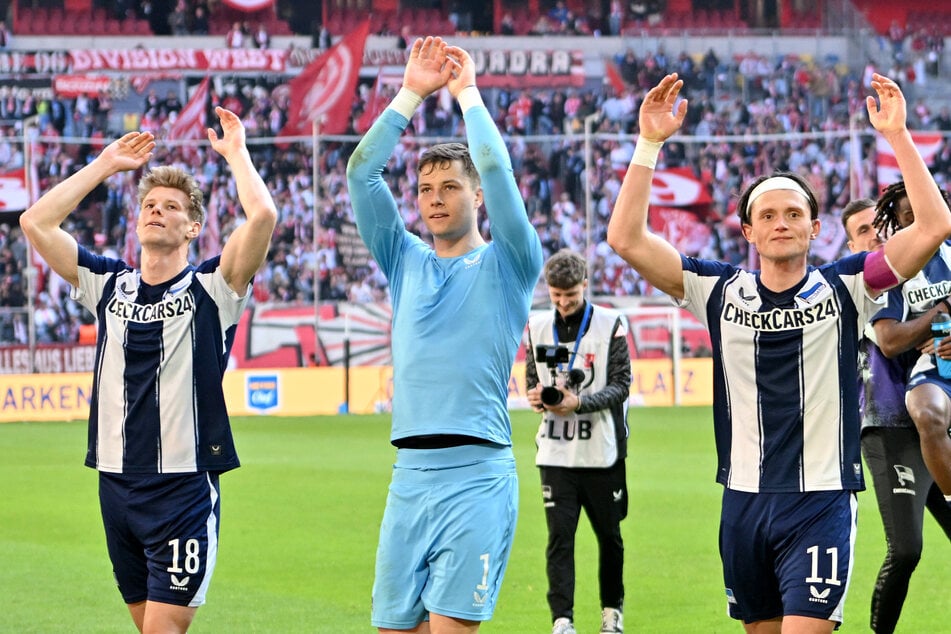 Tjark Ernst (23, M) könnte Fabian Reese (28, r.) nach Wolfsburg folgen.