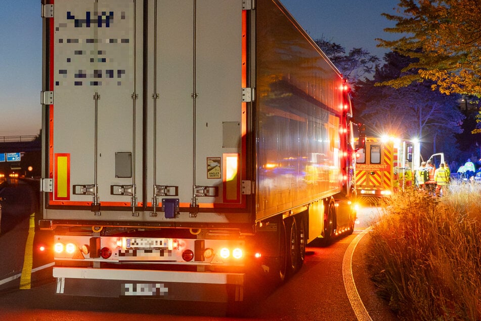 Mann läuft über Autobahn und wird von Lkw erfasst: 38-Jähriger nach Unfall in Klinik geflogen