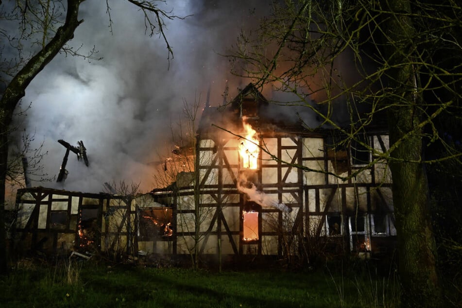 Das frühere Wohnhaus des "Kannibalen von Rotenburg" brannte Mitte April 2023 ab.