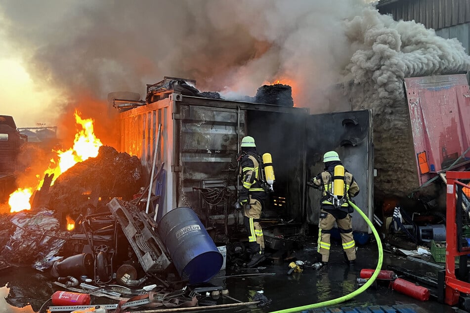 Zwei Überseecontainer hatten Feuer gefangen.