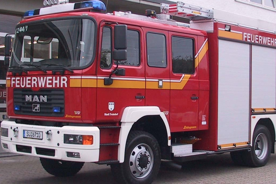 Die Stadt Troisdorf schenkte der Stadt Rheinbach ein Feuerwehrauto.