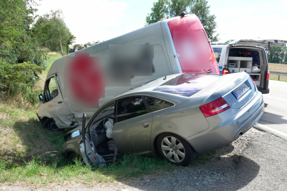 Bei dem Unfall wurden beide Fahrer verletzt.